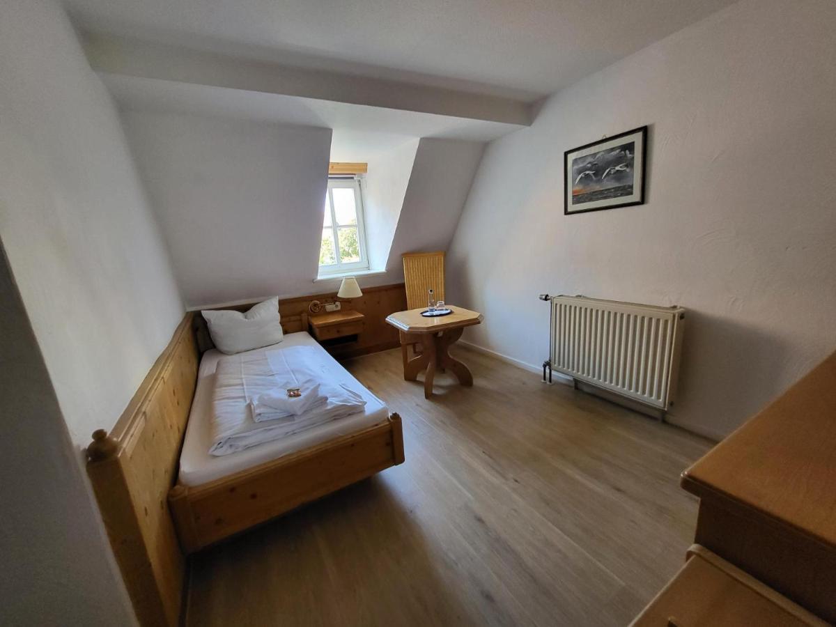 Historik Hotel Ochsen Tamm Esterno foto