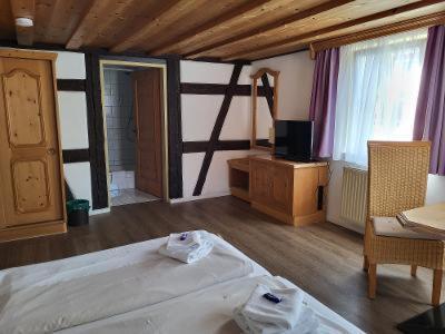 Historik Hotel Ochsen Tamm Esterno foto