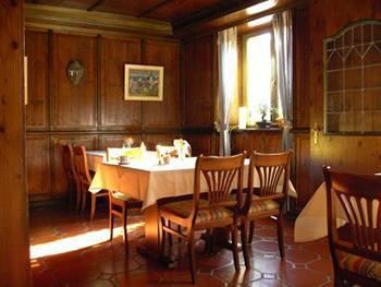 Historik Hotel Ochsen Tamm Esterno foto